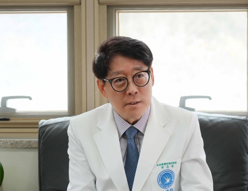 정승필 동남권원자력의학원장
정승필 동남권원자력의학원장이 말하는 ‘전주기 의료’
수준 높은 암 치료 넘어 예방·재활·삶의 질까지… 지역 완결형 의료체계 강화